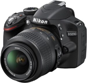 Nikon D3200 Fotocamera Reflex Digitale, 24.2 Megapixel con Obiettivo 18-55VR, Colore Nero [Versione EU]