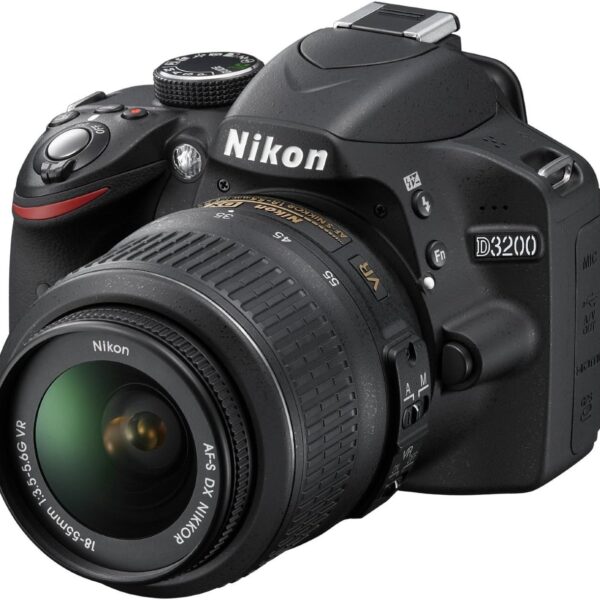 Nikon D3200 Fotocamera Reflex Digitale, 24.2 Megapixel con Obiettivo 18-55VR, Colore Nero [Versione EU]